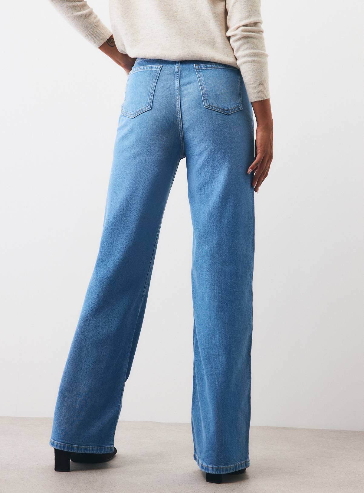 Mid Blue Wash Wide Leg Jeans 20L - Image 4
